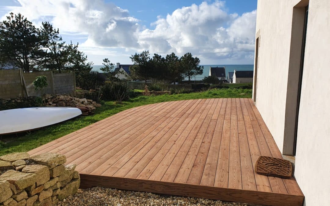 Réalisation d’une terrasse en Pin Rouge du Nord, f…