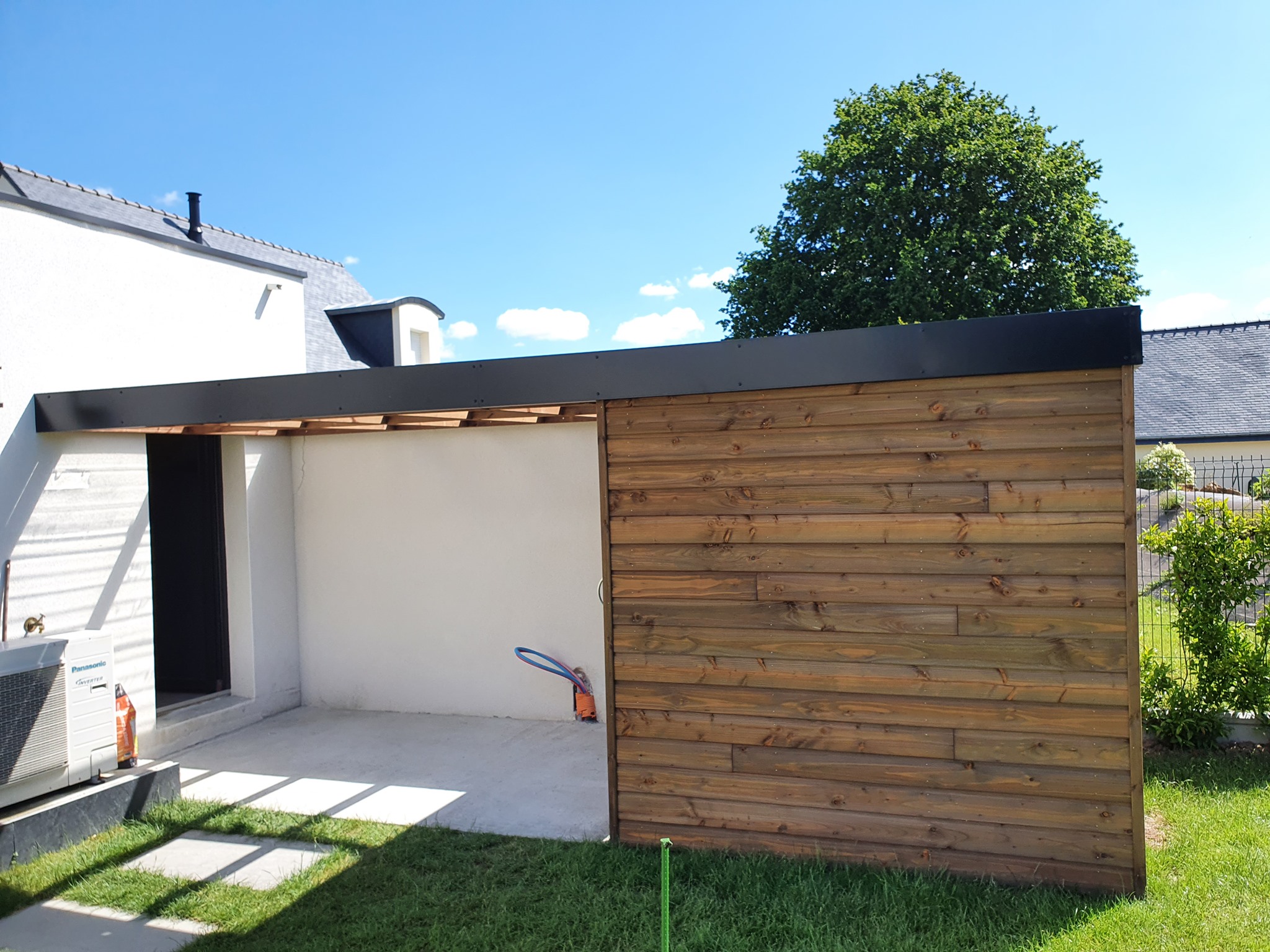 Réalisation d’un abri sur mesure, structure en Pin…