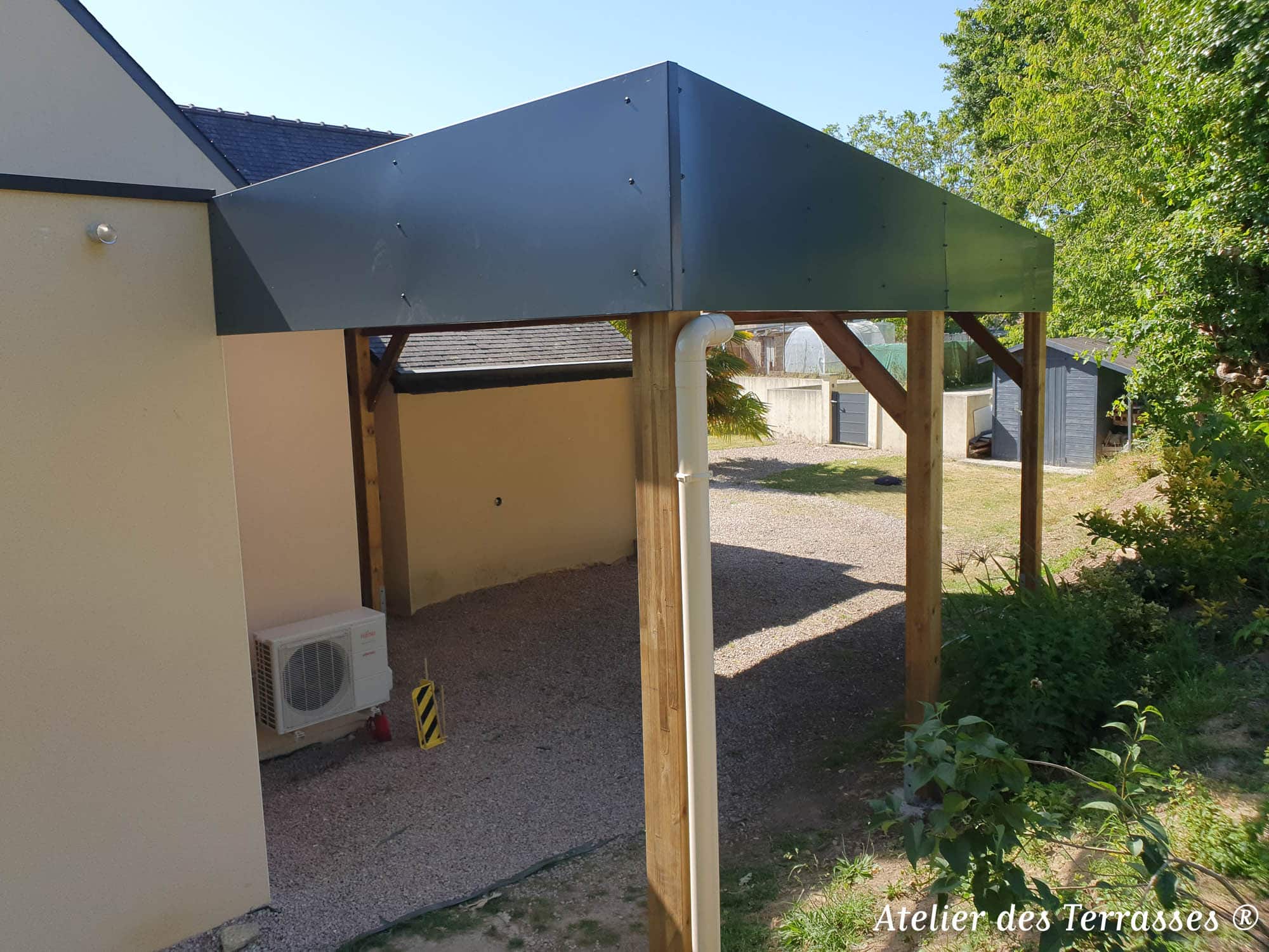 Réalisation d’un carport en bois avec une finition…