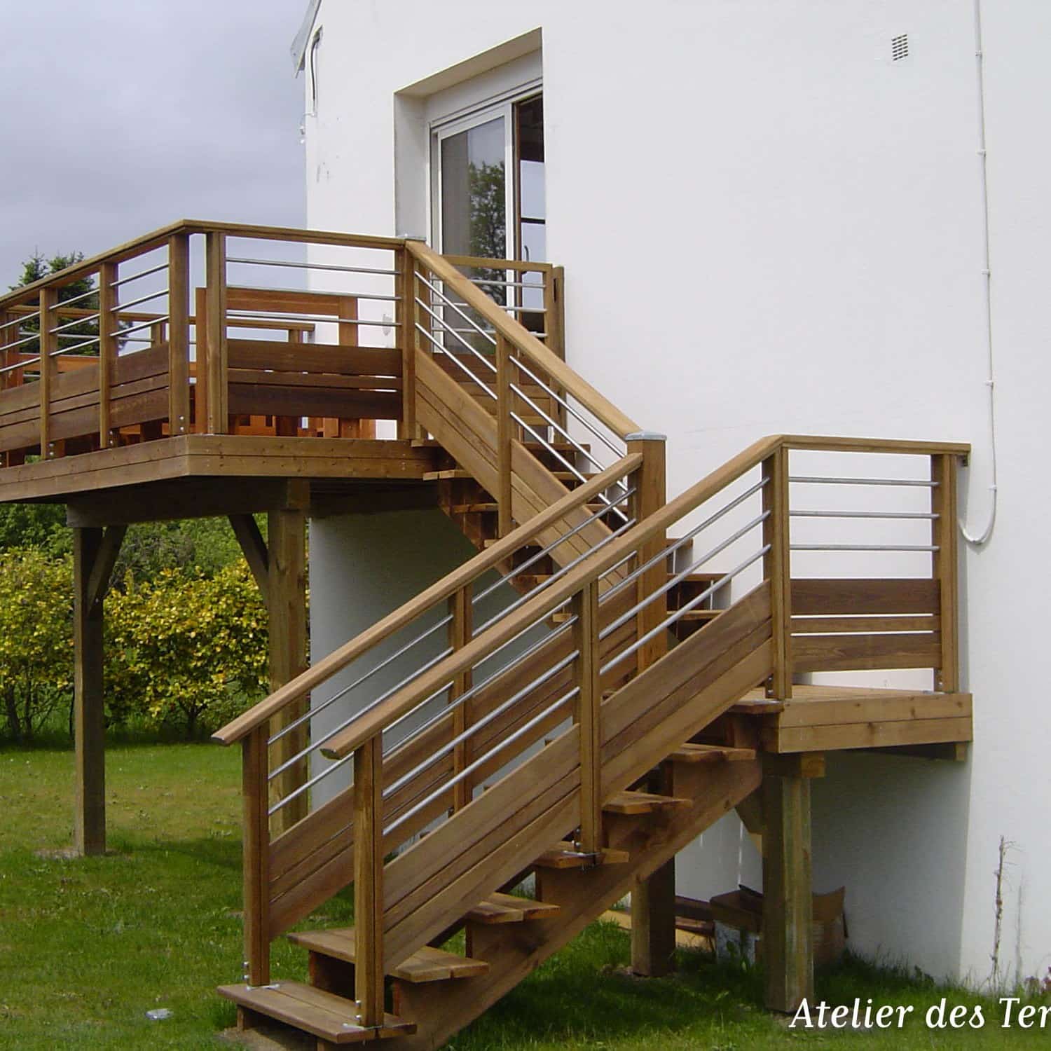 Réalisation d’une terrasse en hauteur en Pin Rouge…