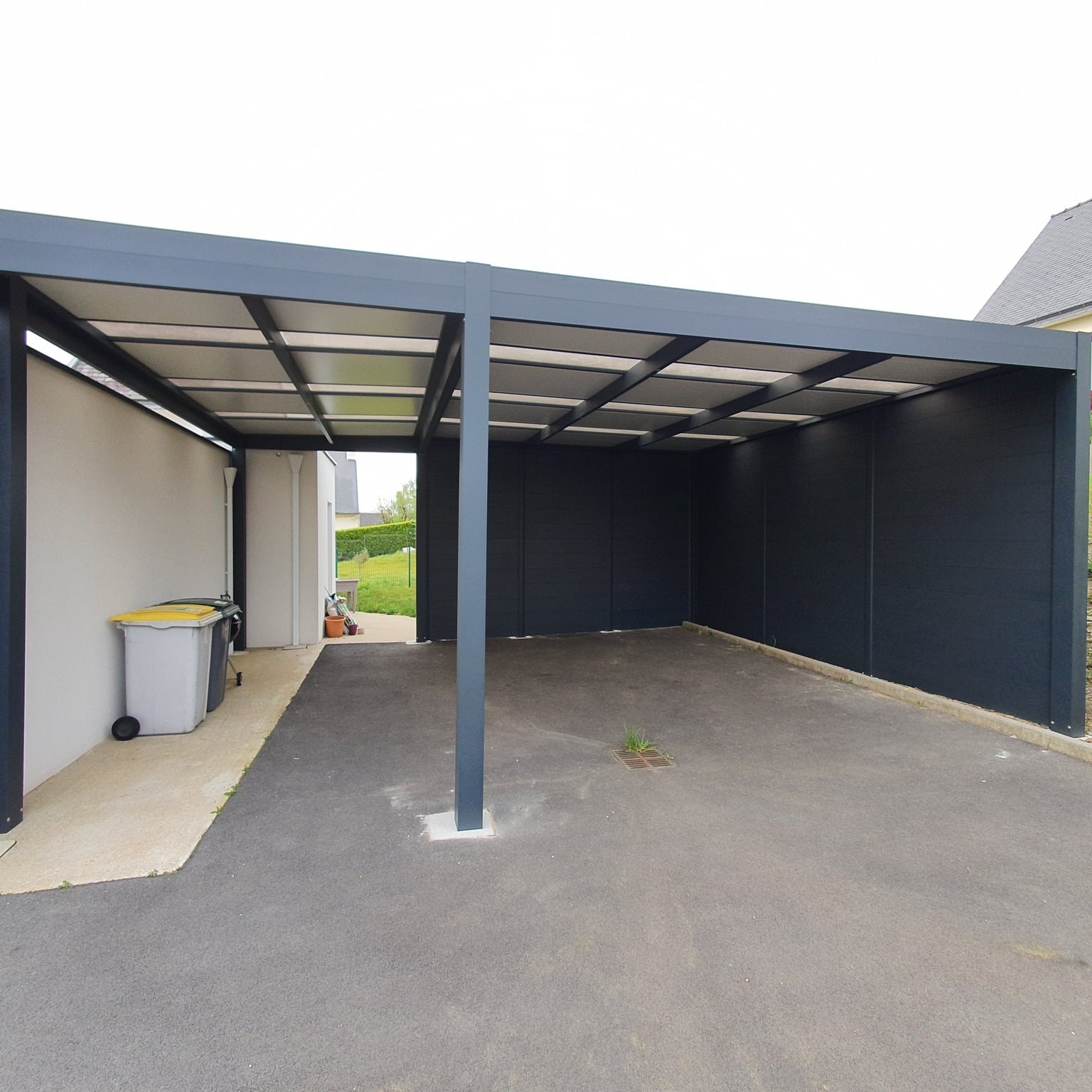 Réalisation d’un carport en aluminium.