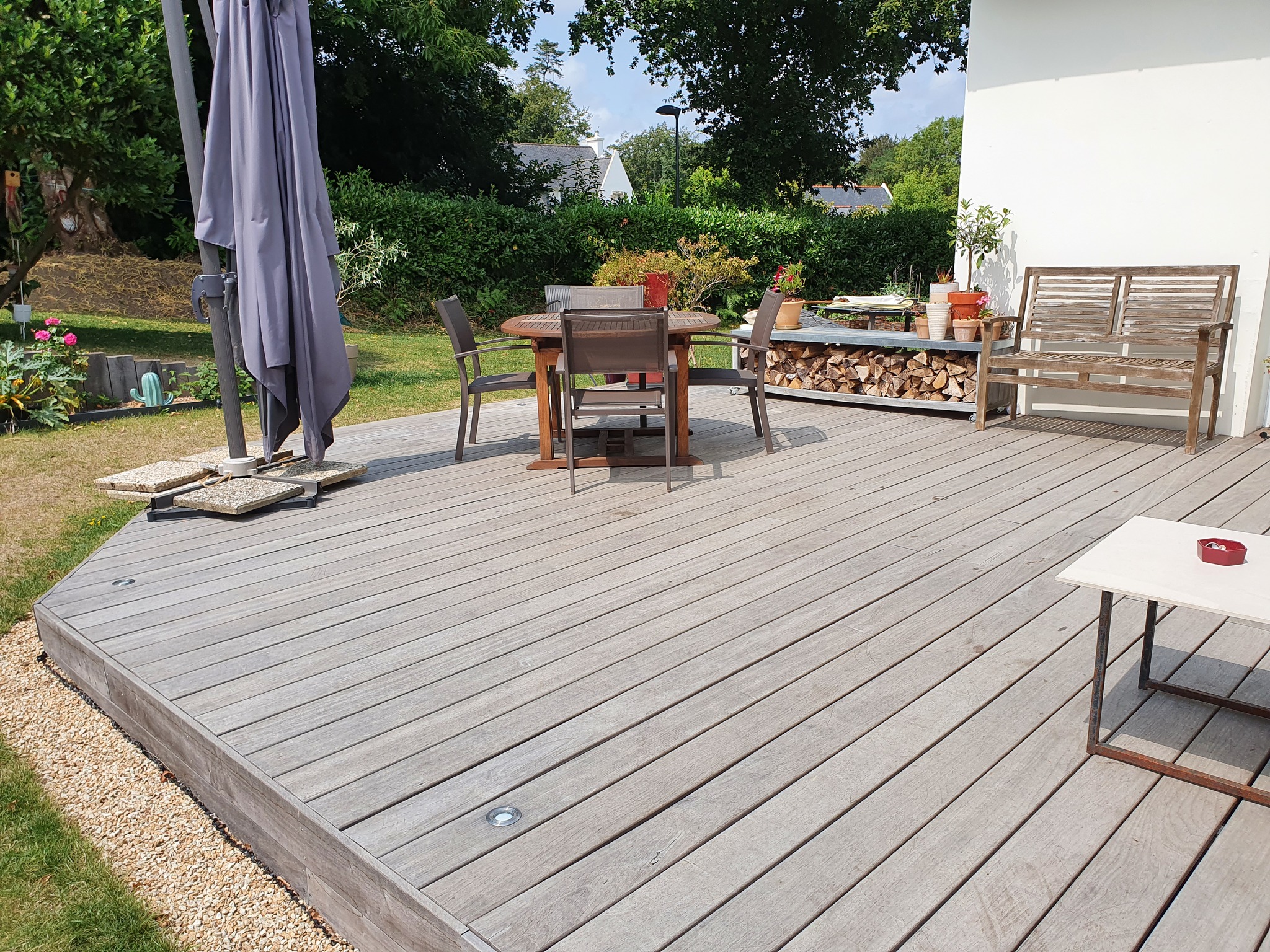 Réalisation d’une terrasse en Padouk avec fixation…