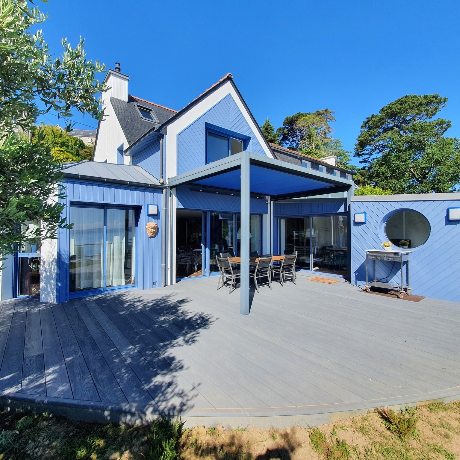 Réalisation d’une terrasse avec arrondie en Millbo…
