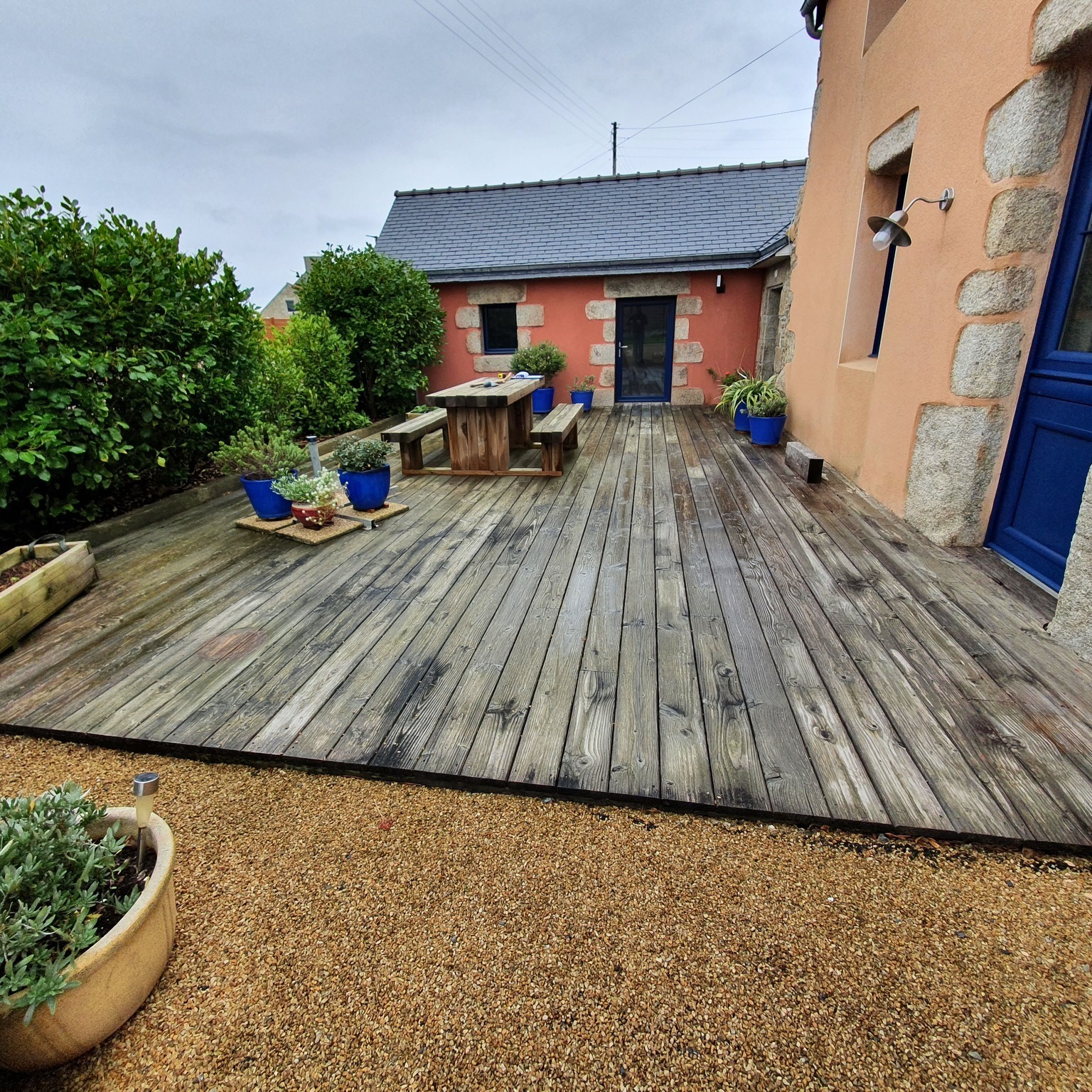 Avant / Après  Remplacement de l’ancienne terrasse…
