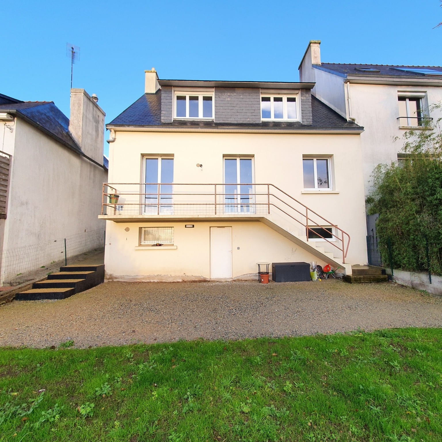 Avant / après 
 Réalisation d’une terrasse sur pot…